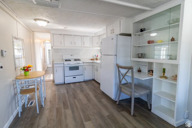 144 E GARDEN PARK CIR, South Salt Lake, UT 84115