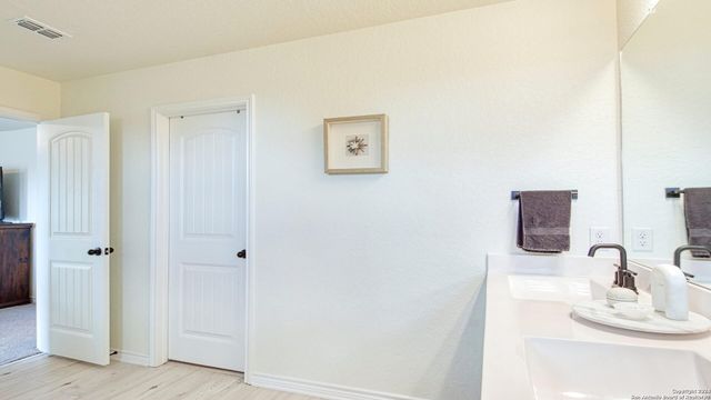 6510 CIBOLO SPGS, Converse, TX 78109