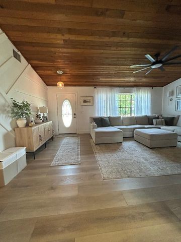 160 9th Court, Vero Beach, FL 32962