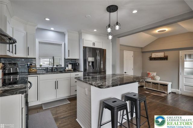 216 Young Road, Bushkill Twp, PA 18064