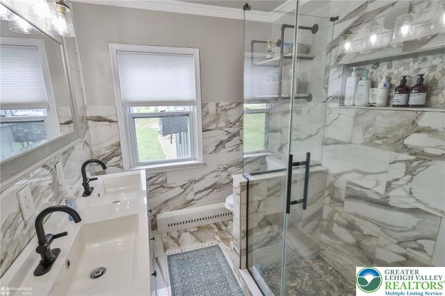 216 Young Road, Bushkill Twp, PA 18064