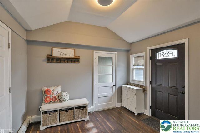 216 Young Road, Bushkill Twp, PA 18064