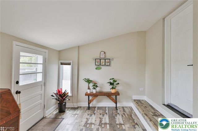 216 Young Road, Bushkill Twp, PA 18064