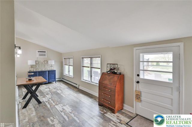 216 Young Road, Bushkill Twp, PA 18064