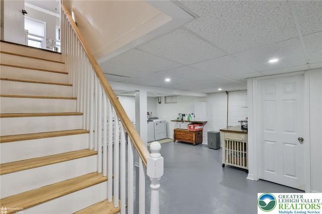 216 Young Road, Bushkill Twp, PA 18064