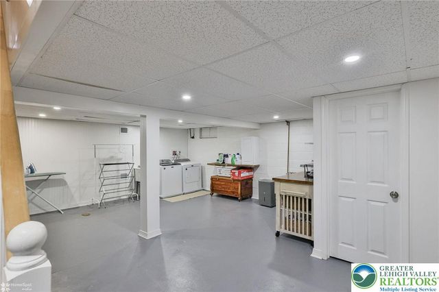 216 Young Road, Bushkill Twp, PA 18064