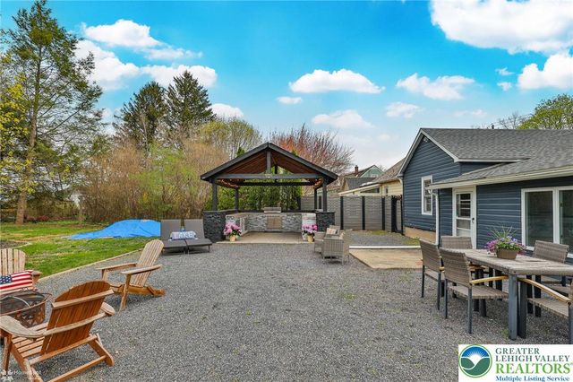 216 Young Road, Bushkill Twp, PA 18064