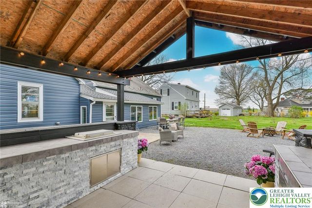216 Young Road, Bushkill Twp, PA 18064