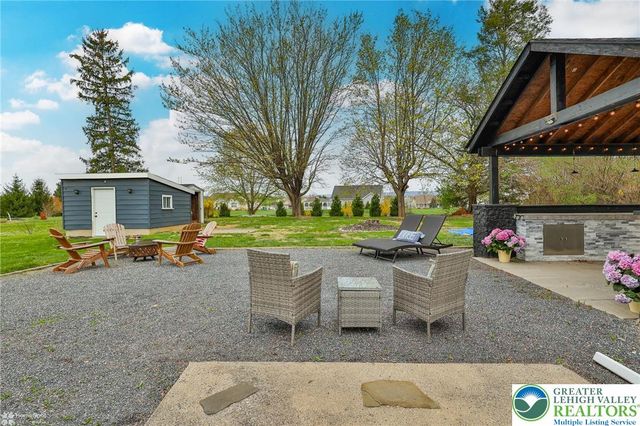 216 Young Road, Bushkill Twp, PA 18064
