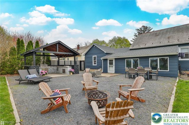 216 Young Road, Bushkill Twp, PA 18064