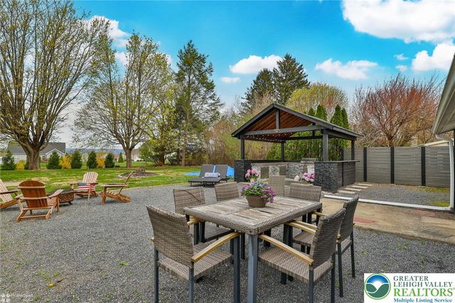 216 Young Road, Bushkill Twp, PA 18064