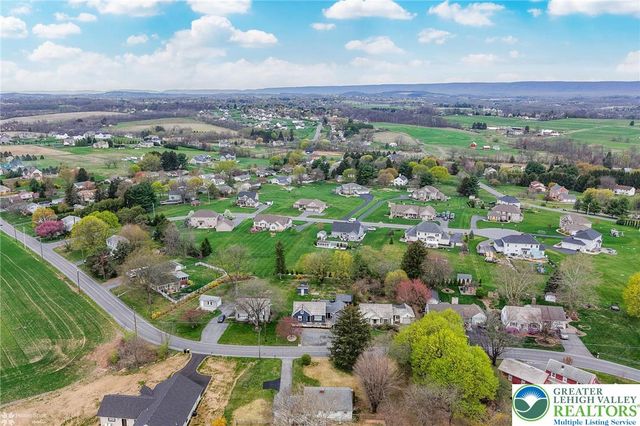 216 Young Road, Bushkill Twp, PA 18064