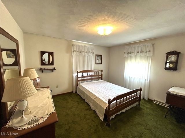 139 Kit Drive, New Cumberland, WV 26047