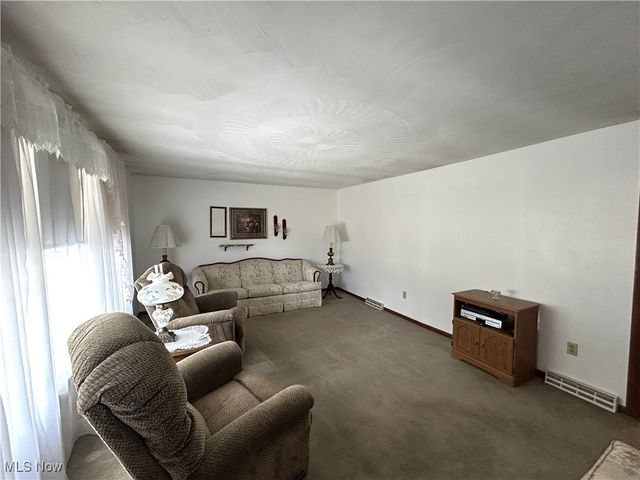 139 Kit Drive, New Cumberland, WV 26047