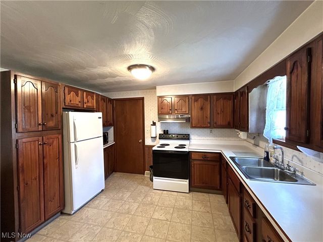 139 Kit Drive, New Cumberland, WV 26047