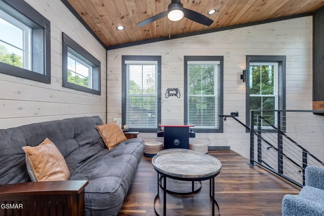 984 Goose Gap Road, Sevierville, TN 37876