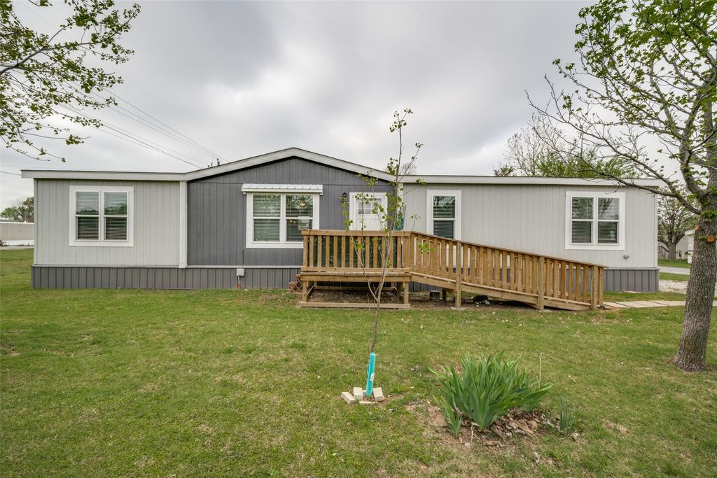 101 Shady Grove Drive, Sanger, TX 76266