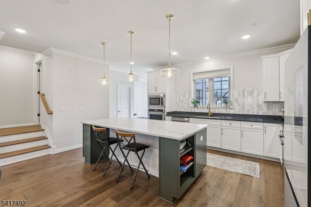 21 Dahlia Dr, Warren Twp., NJ 07059