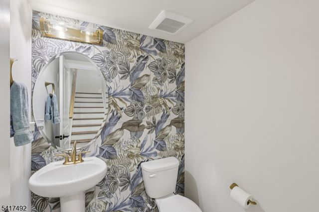 21 Dahlia Dr, Warren Twp., NJ 07059