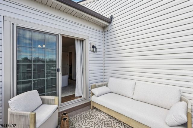 21 Dahlia Dr, Warren Twp., NJ 07059