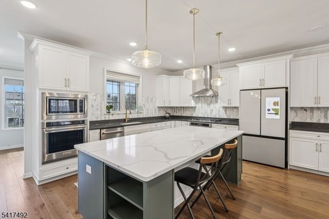 21 Dahlia Dr, Warren Twp., NJ 07059