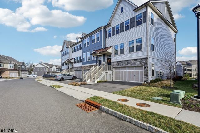 21 Dahlia Dr, Warren Twp., NJ 07059