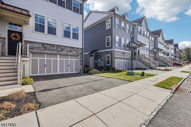 21 Dahlia Dr, Warren Twp., NJ 07059