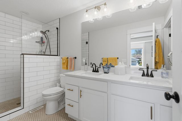 670 Holmes Street, Bettendorf, IA 52772