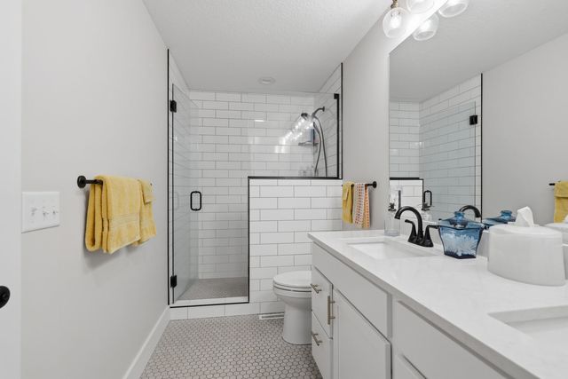 670 Holmes Street, Bettendorf, IA 52772