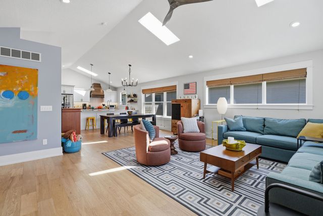 670 Holmes Street, Bettendorf, IA 52772