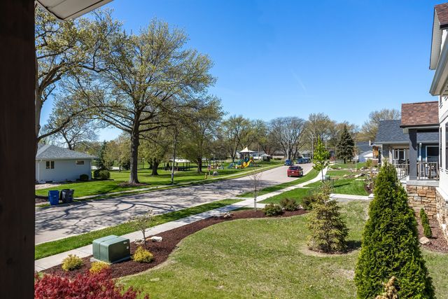 670 Holmes Street, Bettendorf, IA 52772