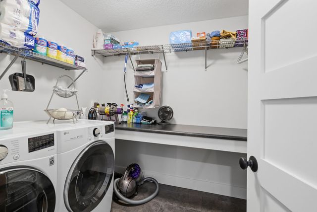 670 Holmes Street, Bettendorf, IA 52772