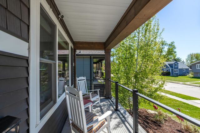670 Holmes Street, Bettendorf, IA 52772
