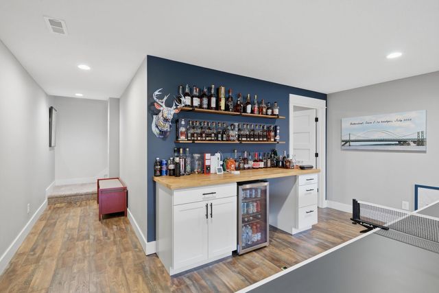 670 Holmes Street, Bettendorf, IA 52772