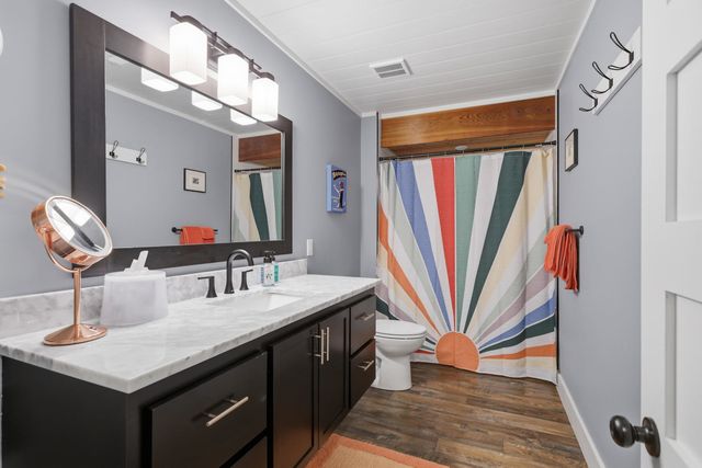 670 Holmes Street, Bettendorf, IA 52772