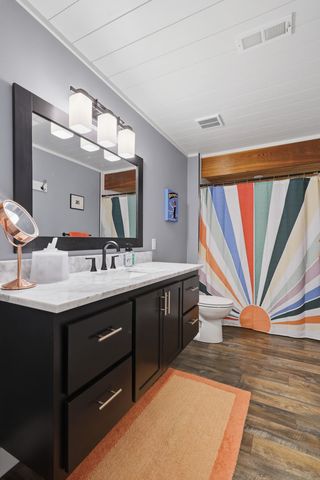 670 Holmes Street, Bettendorf, IA 52772