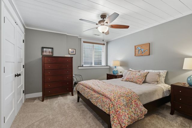 670 Holmes Street, Bettendorf, IA 52772