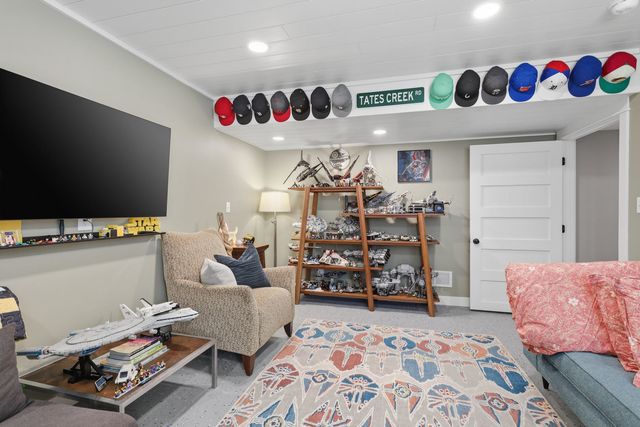 670 Holmes Street, Bettendorf, IA 52772