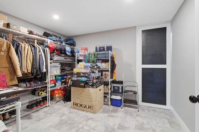 670 Holmes Street, Bettendorf, IA 52772