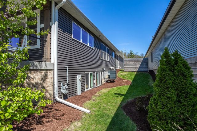 670 Holmes Street, Bettendorf, IA 52772