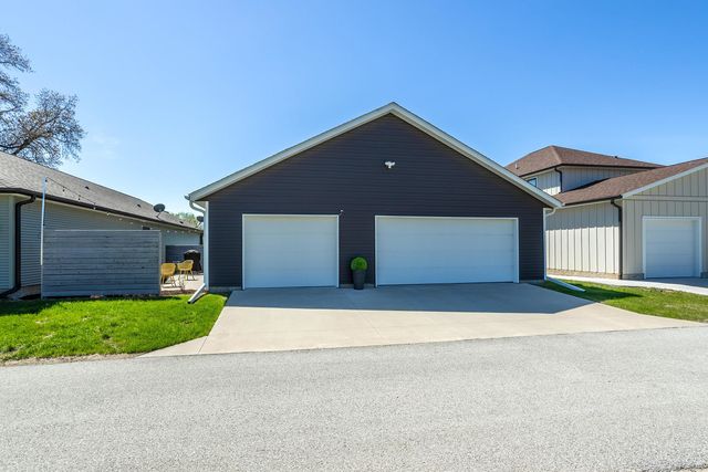 670 Holmes Street, Bettendorf, IA 52772