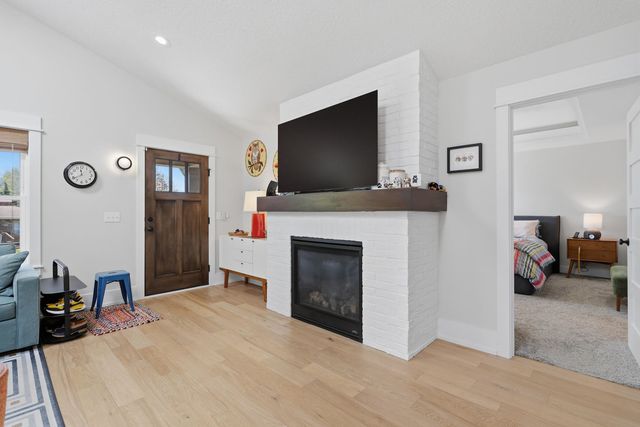 670 Holmes Street, Bettendorf, IA 52772