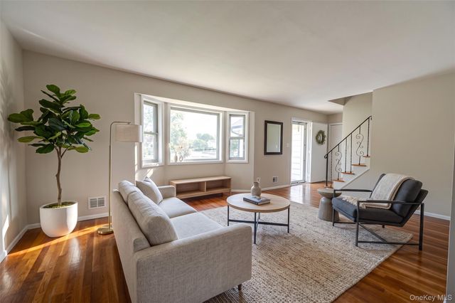 31 Pickwick Drive, Commack, NY 11725