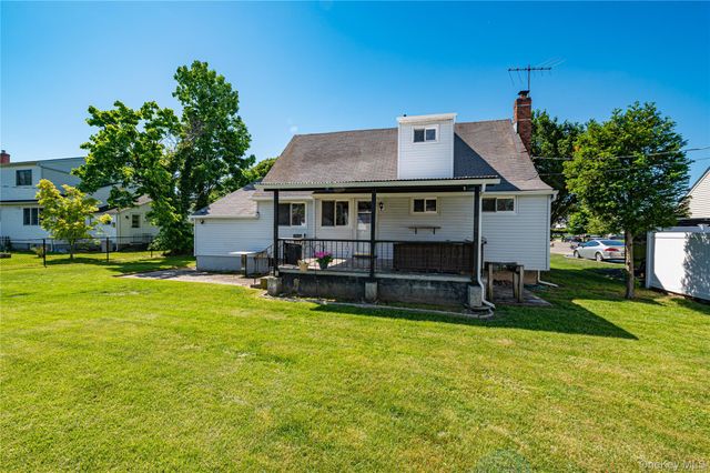 31 Pickwick Drive, Commack, NY 11725