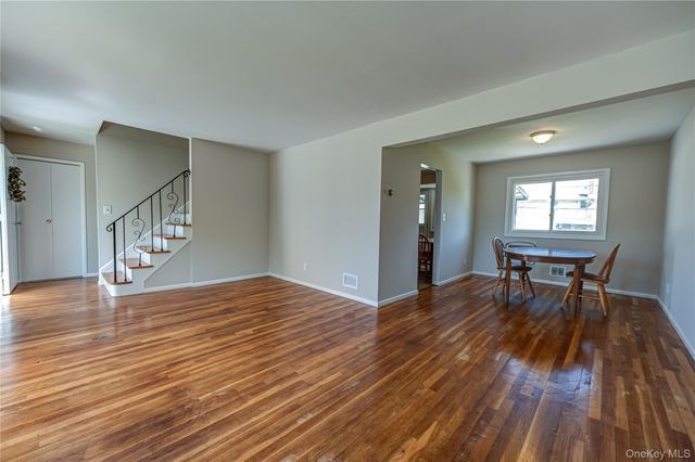 31 Pickwick Drive, Commack, NY 11725