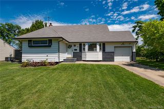 31 Pickwick Drive, Commack, NY 11725