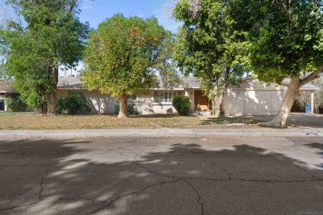 250 S Santa Rosa Ave, El Centro, CA 92243