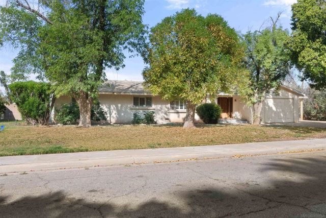 250 S Santa Rosa Ave, El Centro, CA 92243