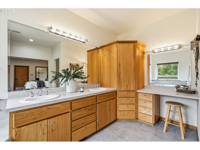 2461 BELLE CENTER Rd, Washougal, WA 98671