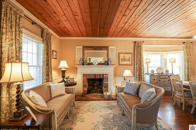 2074 Natchez Ln, Paducah, KY 42001